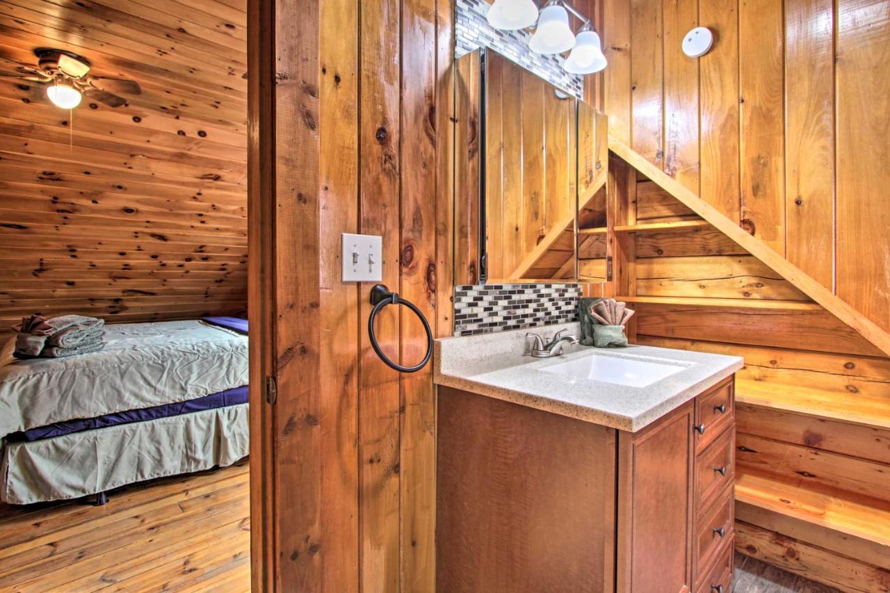Rustic Cabin With Screened Deck 8 Mi To Dollywood Sevierville Exterior photo