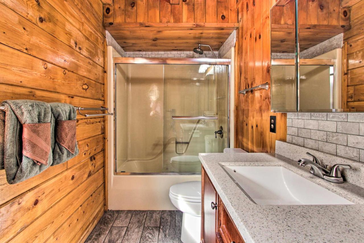 Rustic Cabin With Screened Deck 8 Mi To Dollywood Sevierville Exterior photo