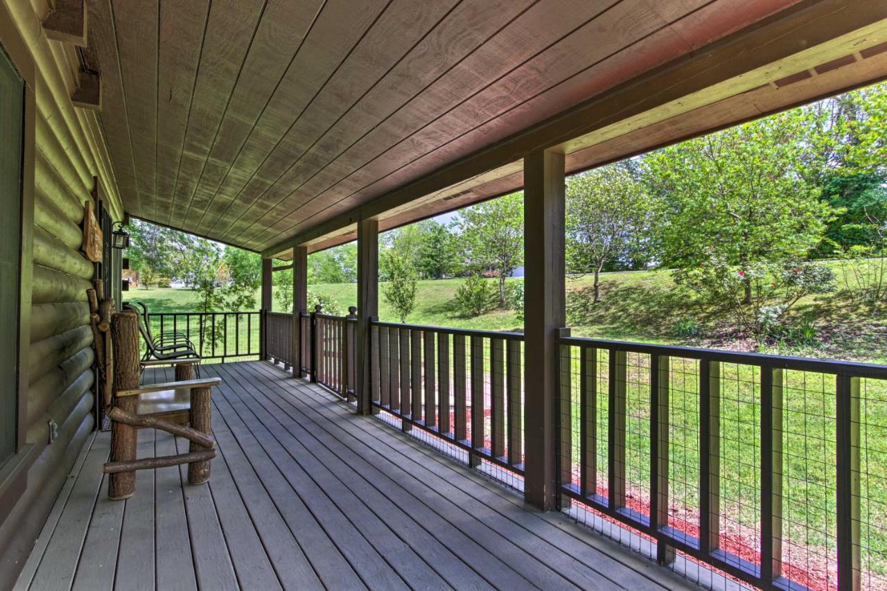 Rustic Cabin With Screened Deck 8 Mi To Dollywood Sevierville Exterior photo